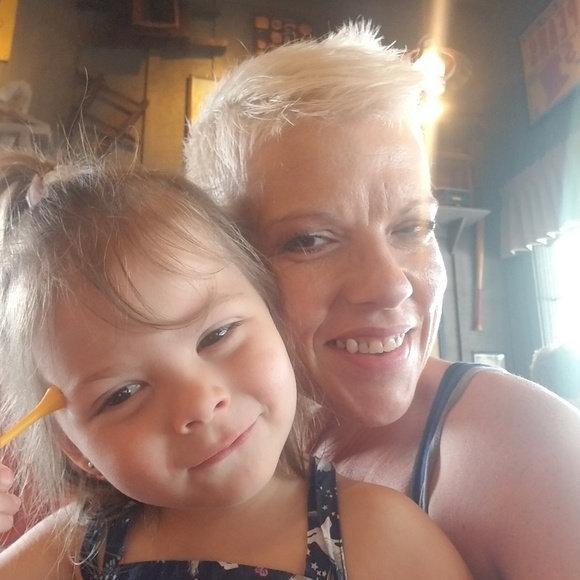 Meet your Posher, Diana - Picture 1 of 7